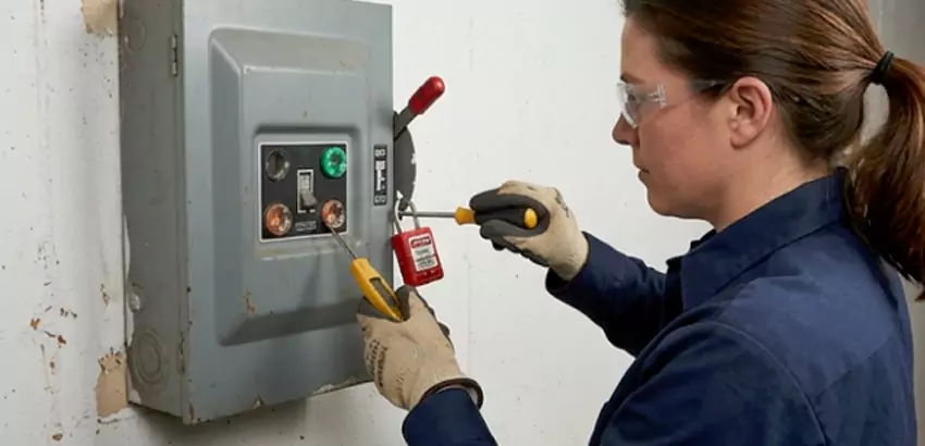 Ceiling Electrical Box Replacement in Deltona