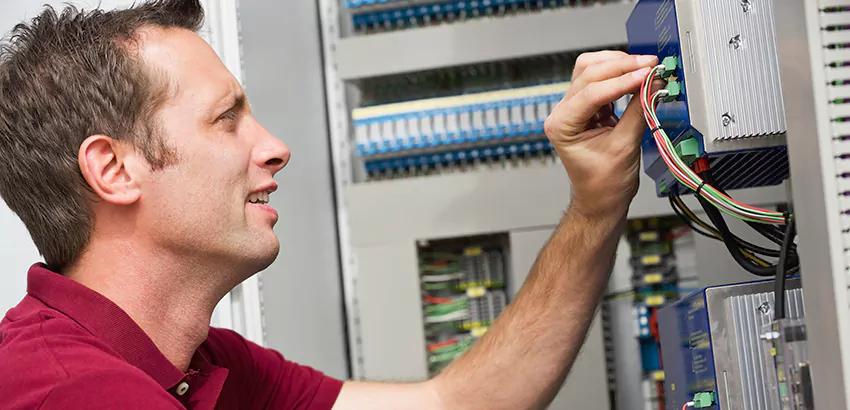 Offshore and Petroleum Facility Electrician in Deltona